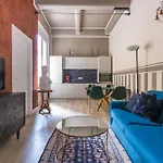 Gallery Loft 3 דירה